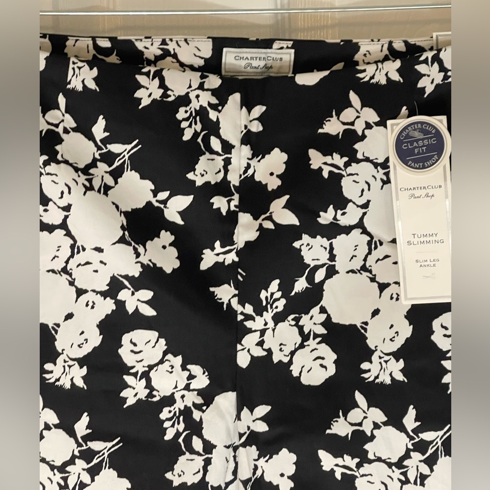 NWT: CHARTER CLUB Black and White Floral Ankle Pants Side Zipper Size 14 - Picture 4 of 8